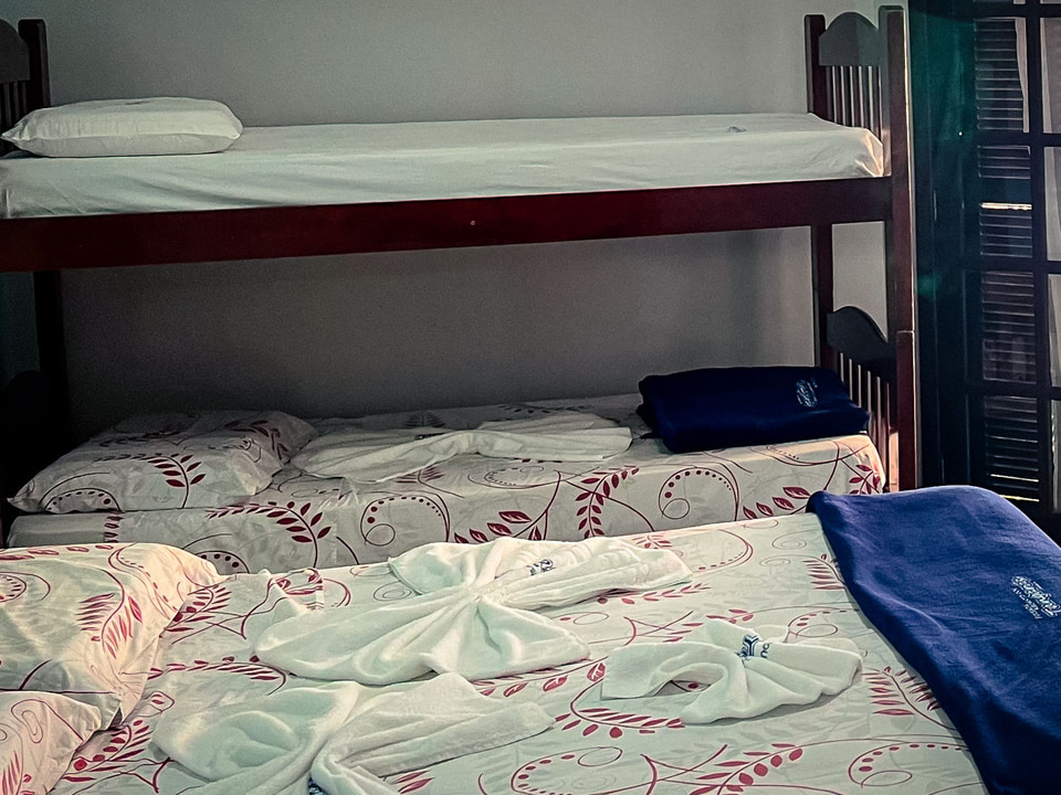 Quarto Econômico Familia 4 pessoas - VELINN Pousada Recanto dos Tangarás